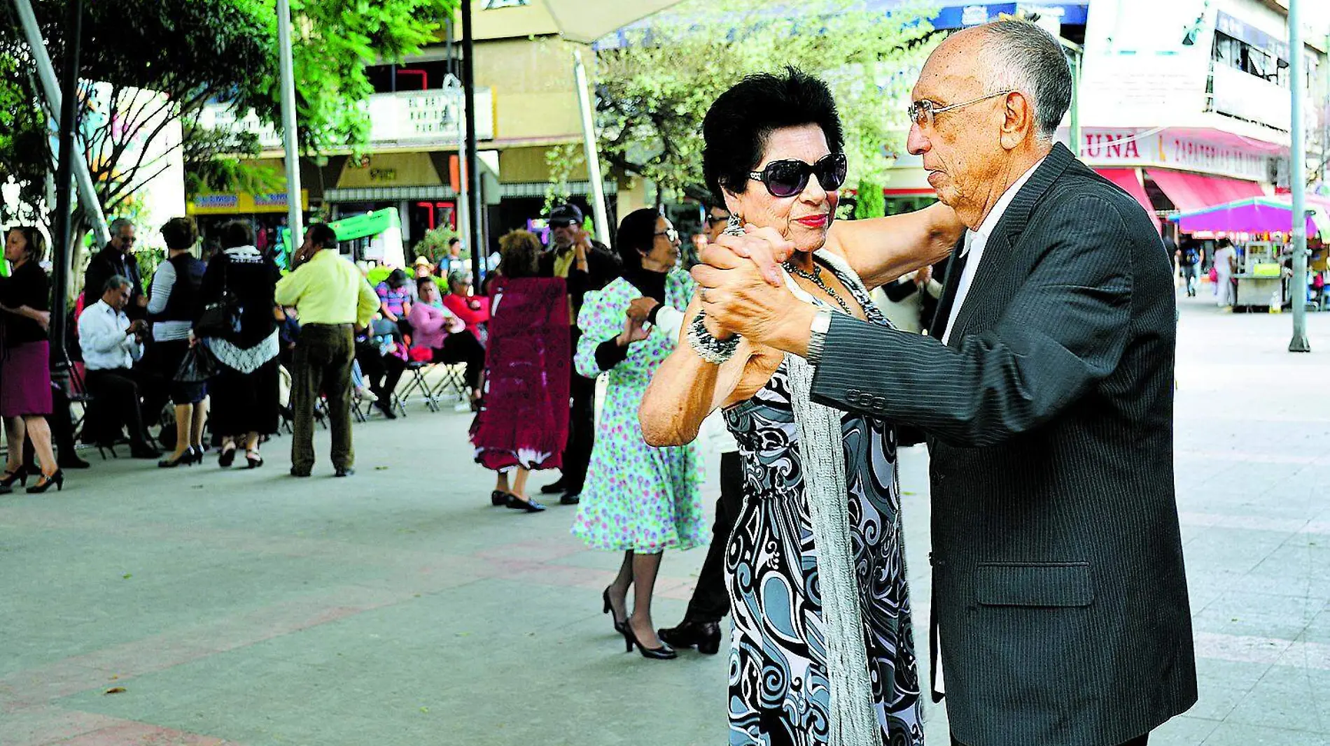 JUEVES DE DANZÓN (6)